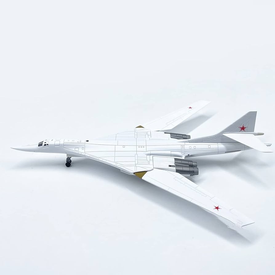 トランペッター 1/72 ツポレフ Tu-160 ブラックジャック爆撃機 プラモデル wyw801m Amazon.com: Trumpeter 1/72 Russian Tu160 Blackjack Bomber